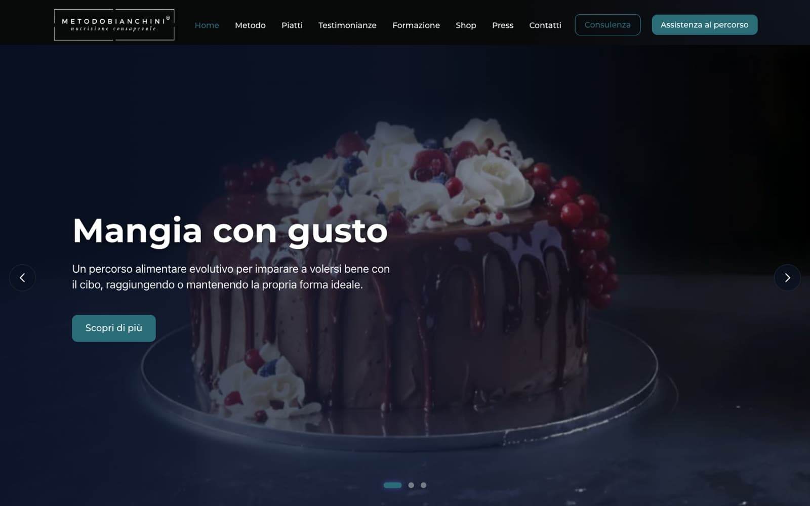 La home del sito: Mangia con gusto, su una torta al cioccolato
