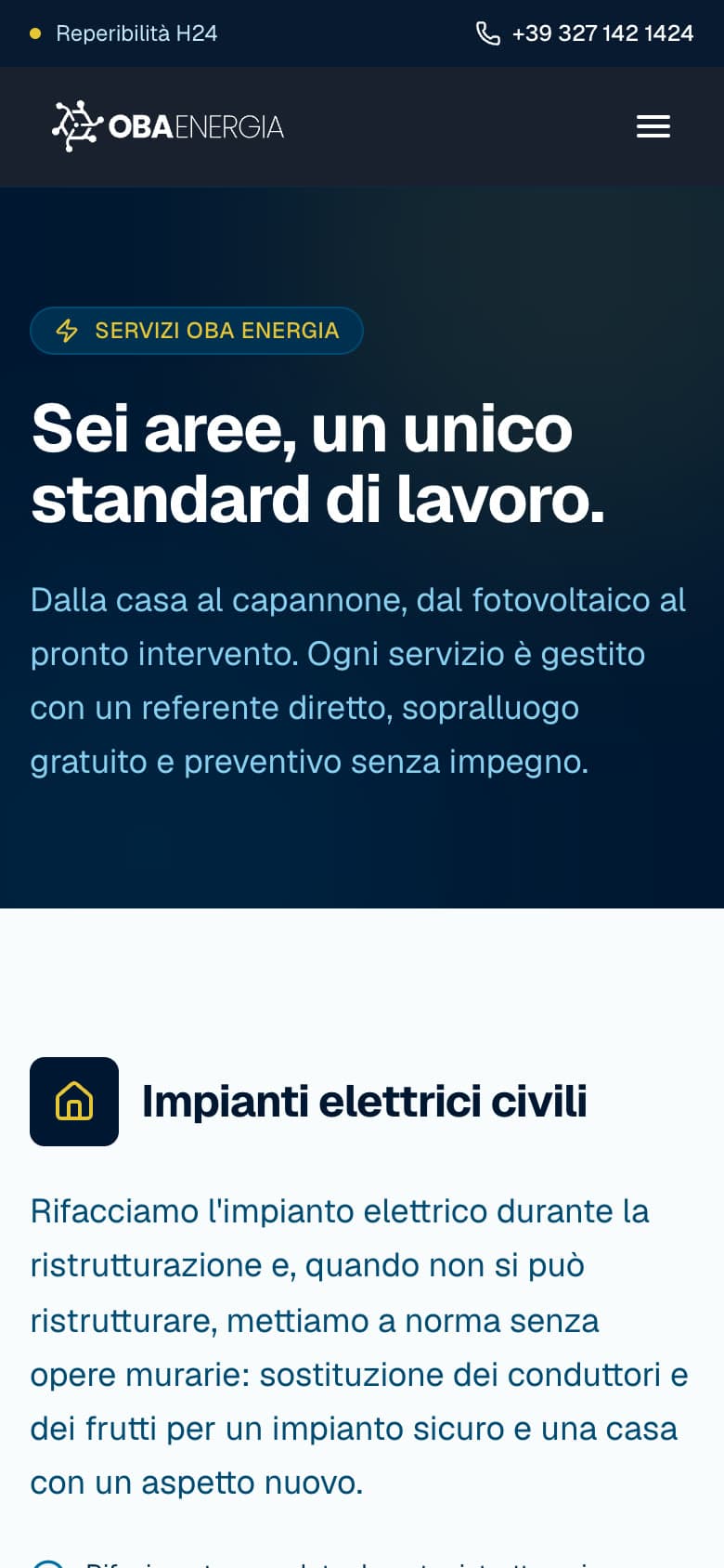 Le schede dei servizi impilate in una colonna sul telefono
